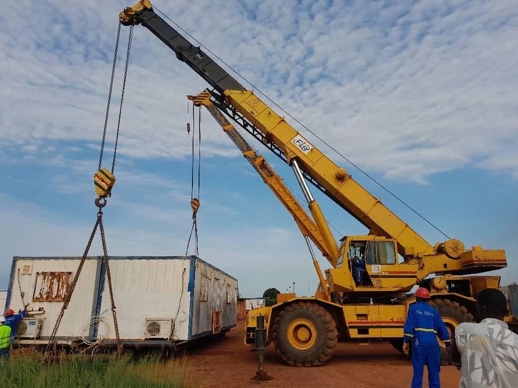 FIS crane lifting a site module during a field operation